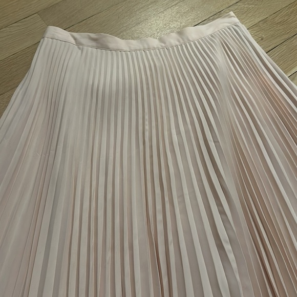 Calvin Klein Pleated Skirt/ NWT - Picture 4 of 6